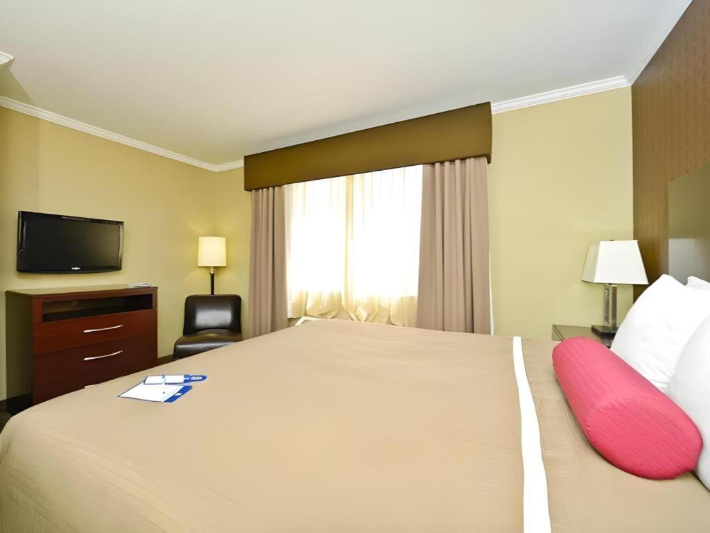 Best Western Plus Olathe Hotel Экстерьер фото