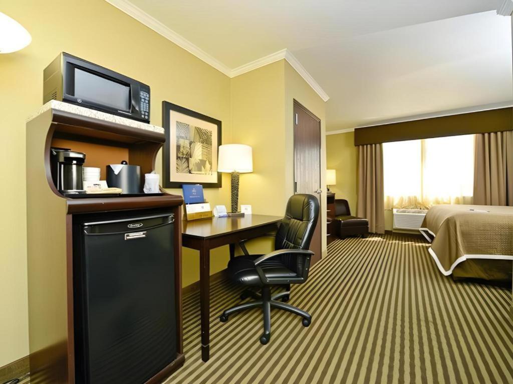 Best Western Plus Olathe Hotel Экстерьер фото